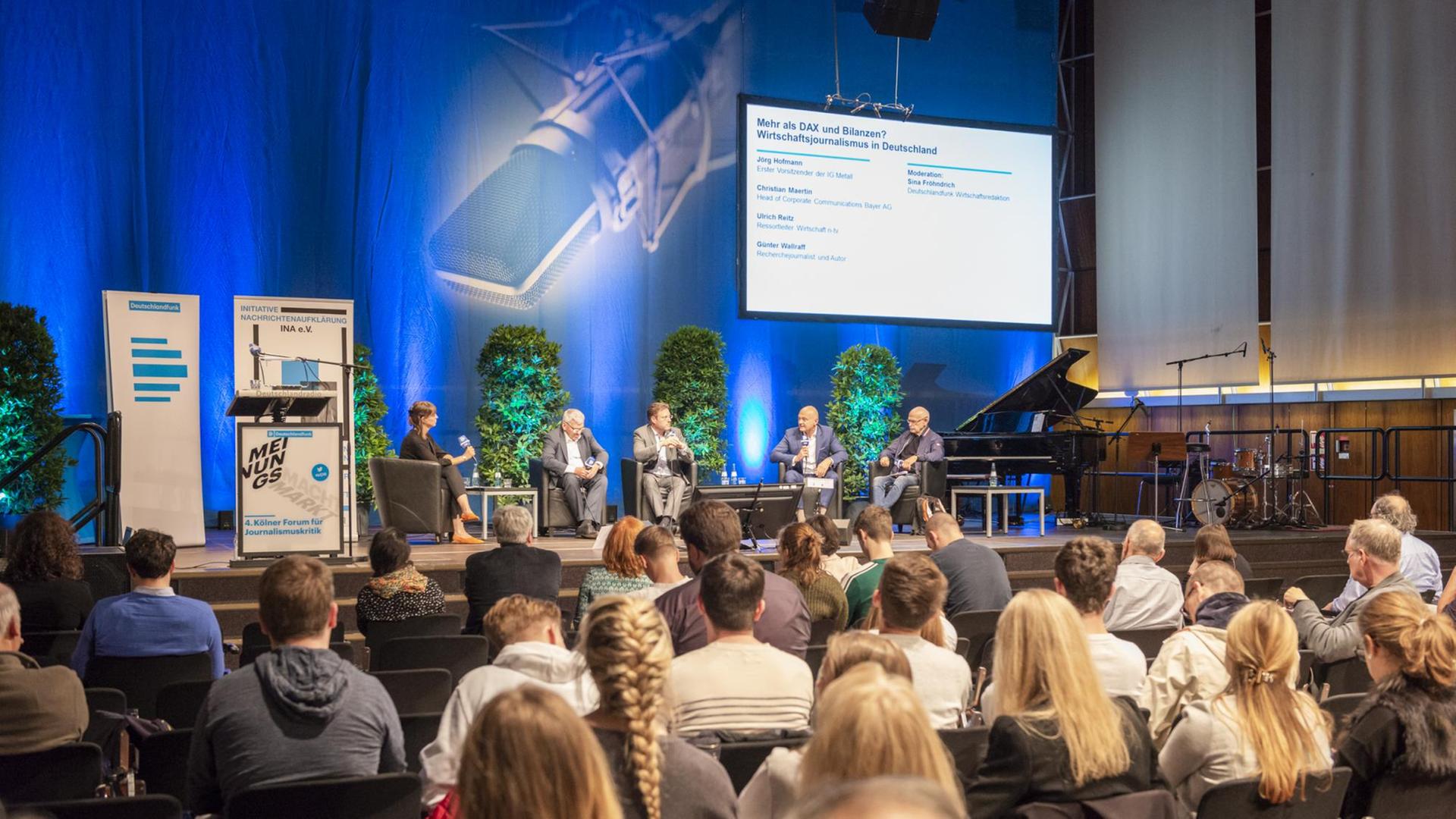 Die Diskussionsrunde "Wirtschaftsjournalismus - Mehr als Dax und Bilanzen" beim Forum Journalismuskritik Die Diskussionsrunde "Wirtschaftsjournalismus - Mehr als Dax und Bilanzen" beim Forum Journalismuskritik