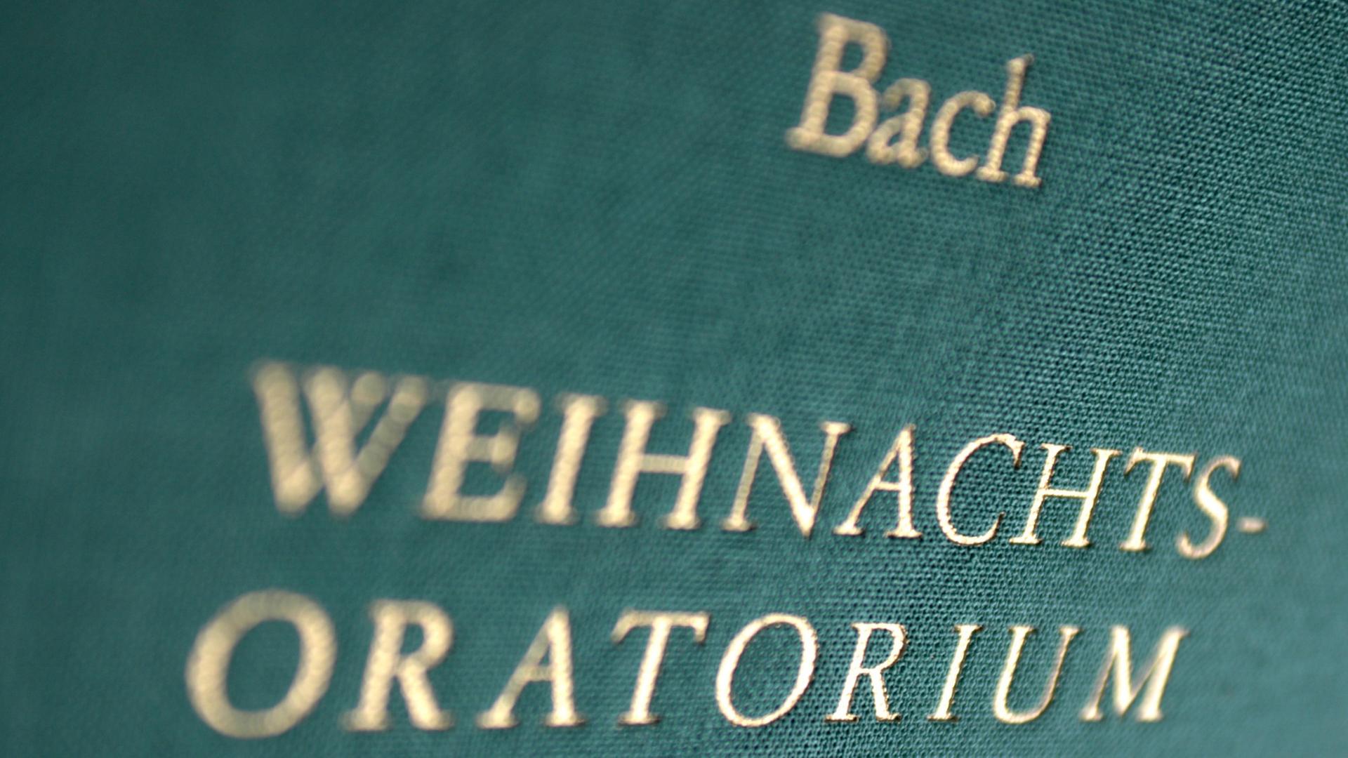 Das Weihnachtsoratorium BWV 248 ist ein sechsteiliges Oratorium für Soli (SATB), gemischten Chor und Orchester von Johann Sebastian Bach. Das Weihnachtsoratorium BWV 248 ist ein sechsteiliges Oratorium für Soli (SATB), gemischten Chor und Orchester von Johann Sebastian Bach.