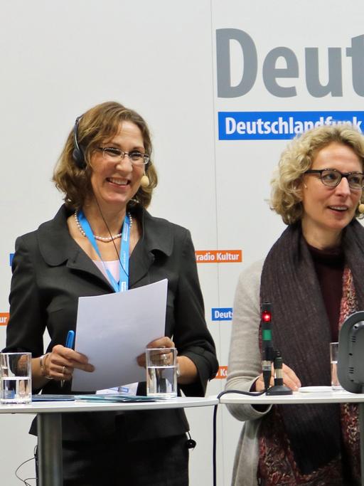 Auf der Frankfurter Buchmesse diskutierten am Samstag Ralf Schweikert, Saskia Heintz, Tanya Lieske, Doris Breitmoser und Klaus Kordon (von links).