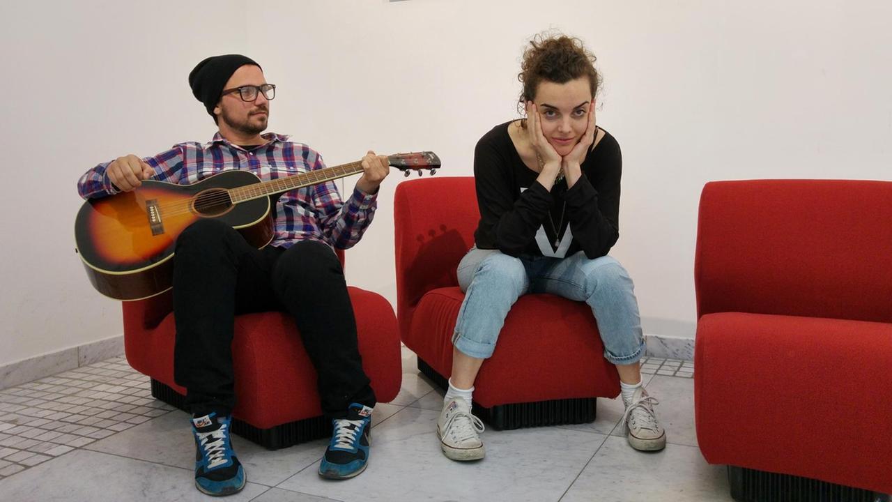 Maria Moling und Roland Vögtli vom Duo "Me + Marie" entspannen nach dem Besuch im DLF Maria Moling und Roland Vögtli vom Duo "Me + Marie" entspannen nach dem Besuch im DLF