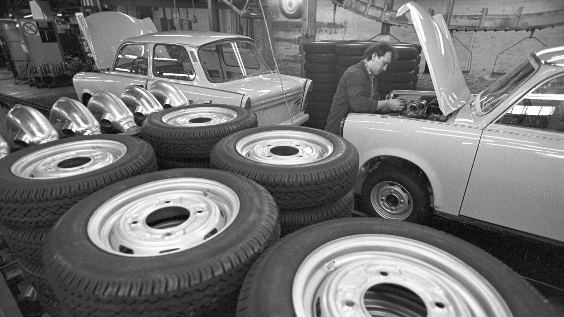Die Produktion des Trabanten im Frühjahr 1990 im Zwickauer Automobilwerk. Die Produktion des Trabanten im Frühjahr 1990 im Zwickauer Automobilwerk.