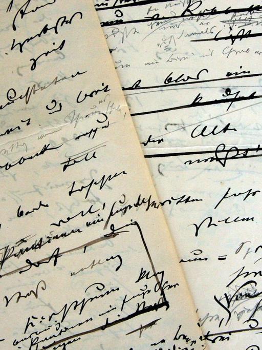 Die bisher verschollen geglaubte erste Niederschrift des berühmten Gedichtes "Herr von Ribbeck auf Ribbeck im Havelland" von Theodor Fontane (1819-1898), aufgenommen am 30.05.2007 in den Räumlichkeiten der Autographenhandlung J.A. Stargardt in Berlin. Foto: Arno Burgi +++(c) dpa - Report+++