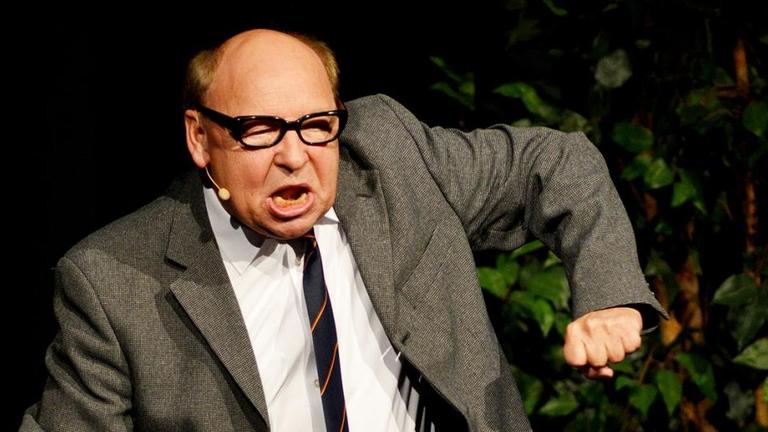 Kabarettist Hans-Joachim Heist alias Gernot Hassknecht. Der aus der "Heute Show" bekannte Schauspieler während seines Kabarett-Programms in Landshut 2014. Kabarettist Hans-Joachim Heist alias Gernot Hassknecht. Der aus der "Heute Show" bekannte Schauspieler während seines Kabarett-Programms in Landshut 2014.