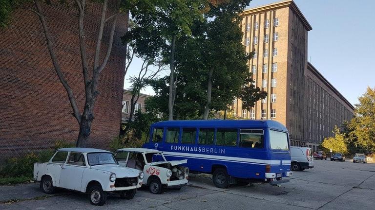 Pappen von gestern- Trabis auf dem Funkhausgelände Nalepastraße. Pappen von gestern- Trabis auf dem Funkhausgelände Nalepastraße.