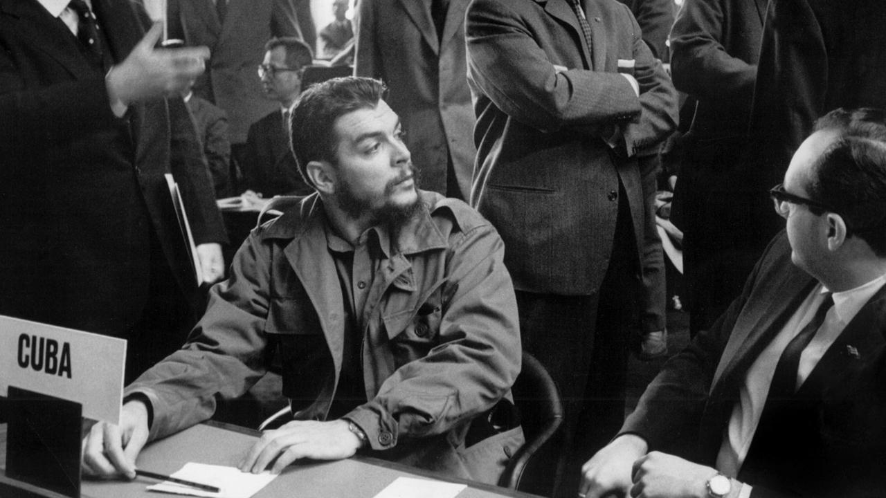 Der kubanische Industrieminister Ernesto "Che" Guevara kritisierte 1964 vor der Welthandelskonferenz in Genf die "imperialistischen" Länder für die Situation in den Entwicklungsländern. Der kubanische Industrieminister Ernesto "Che" Guevara kritisierte 1964 vor der Welthandelskonferenz in Genf die "imperialistischen" Länder für die Situation in den Entwicklungsländern.
