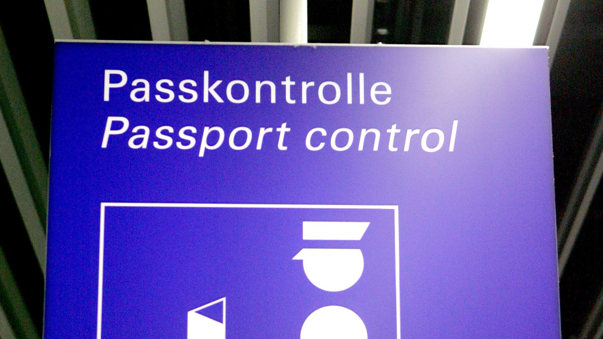 Passkontrolle am Flughafen Frankfurt am Main