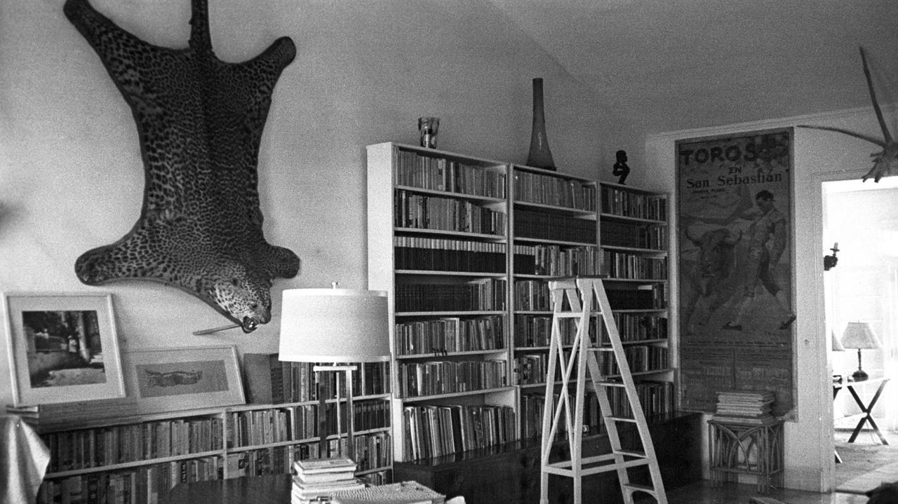 Das Ernest Hemingway Haus in Havana, Kuba. An der Wand hängt ein Leopard, den er selbst erschossen hat. Das Ernest Hemingway Haus in Havana, Kuba. An der Wand hängt ein Leopard, den er selbst erschossen hat.