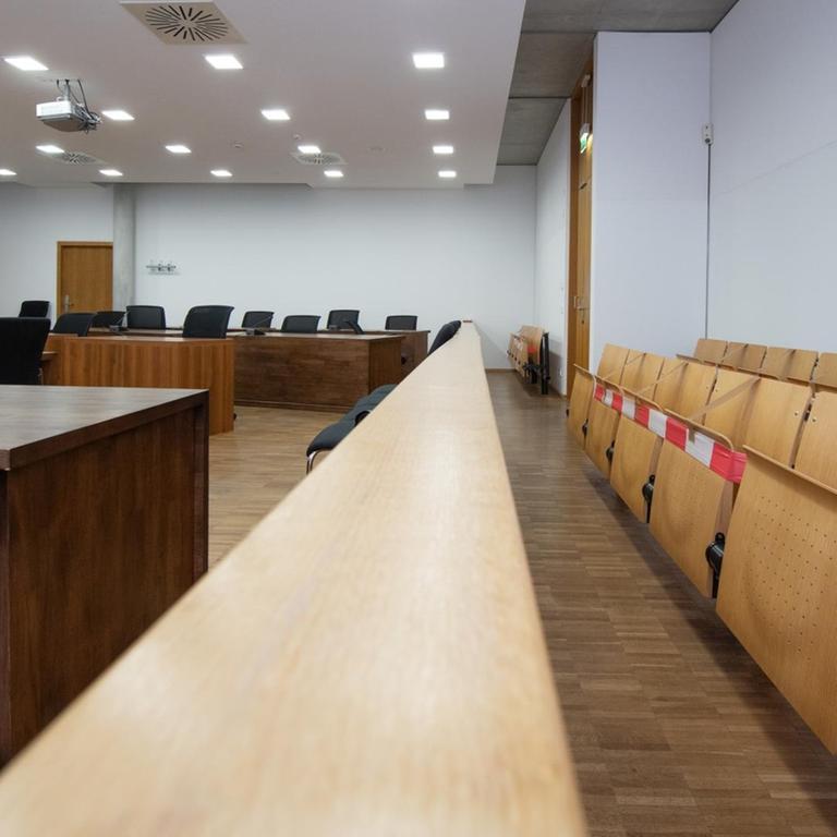 Justiz in Zeiten der Coronakrise: Der leere Gerichtssaal Nr. 6 im Justizzentrum in Potsdam am 25. März 2020.