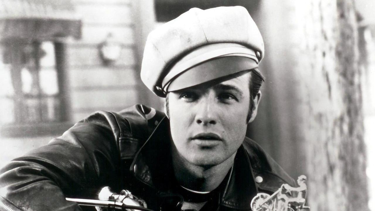US-Schauspieler Marlon Brando in einer Szene seines Films "The Wild One" (Der Wilde) von 1953. US-Schauspieler Marlon Brando in einer Szene seines Films "The Wild One" (Der Wilde) von 1953.