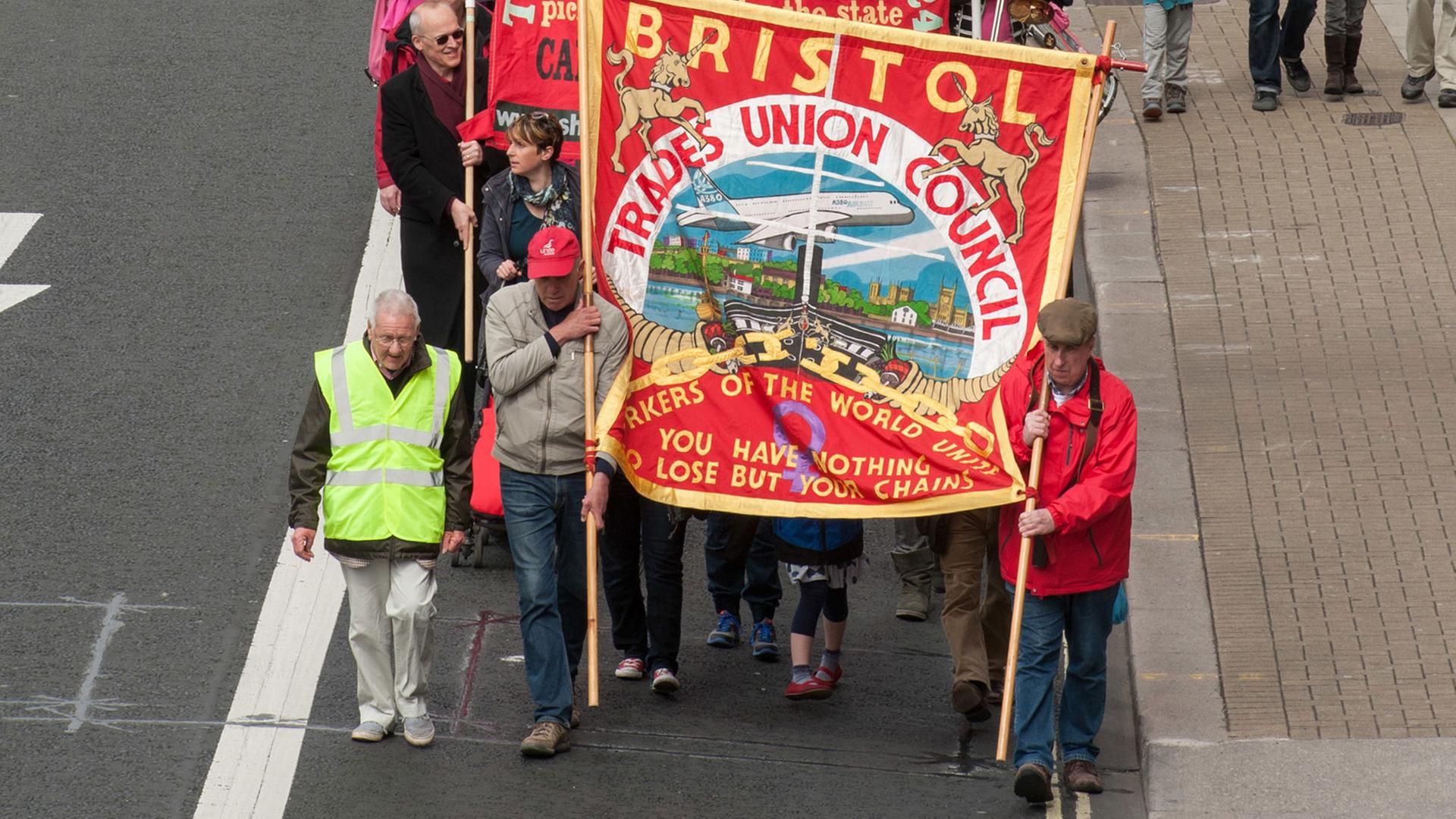Marsch der Gewerkschaften am 1. Mai 2016 in Bristol, Großbritannien Marsch der Gewerkschaften am 1. Mai 2016 in Bristol, Großbritannien