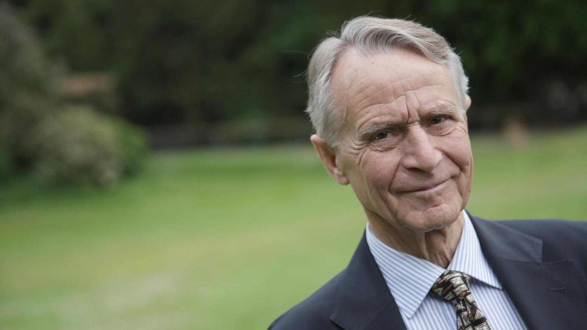 Der SPD-Politiker Hans-Ulrich Klose am 17.06.2015 in Berlin. Der SPD-Politiker Hans-Ulrich Klose am 17.06.2015 in Berlin.