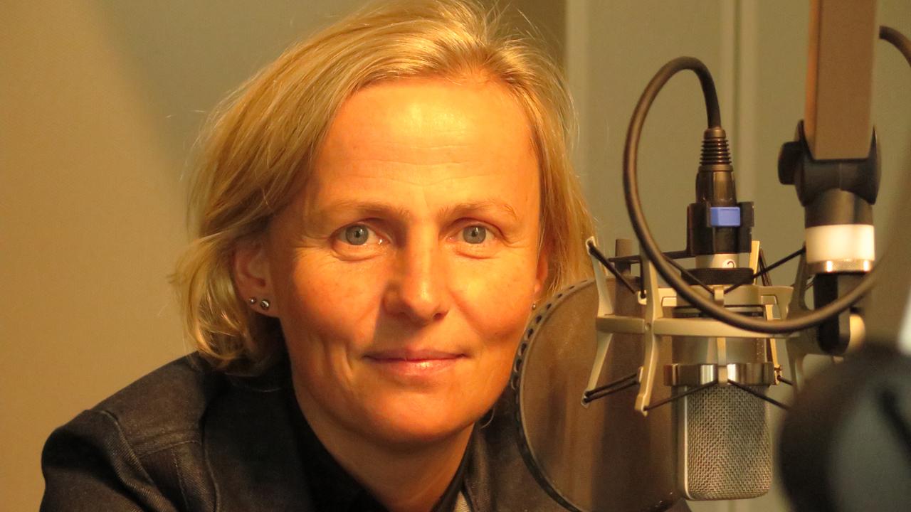 Die Journalistin und ehemalige ARD-Korrespondentin Sandra Petersmann zu Gast bei Deutschlandfunk Kultur. Die Journalistin und ehemalige ARD-Korrespondentin Sandra Petersmann zu Gast bei Deutschlandfunk Kultur.