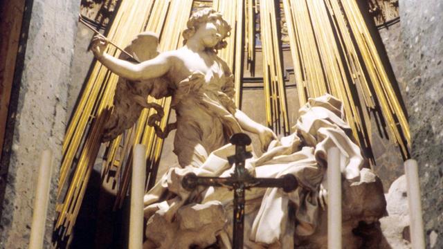 Die Aufnahme zeigt Berninis Skulptur "Die Entrückung der Heiligen Theresa" in Santa Maria della Vittoria in Rom, aufgenommen 2001.