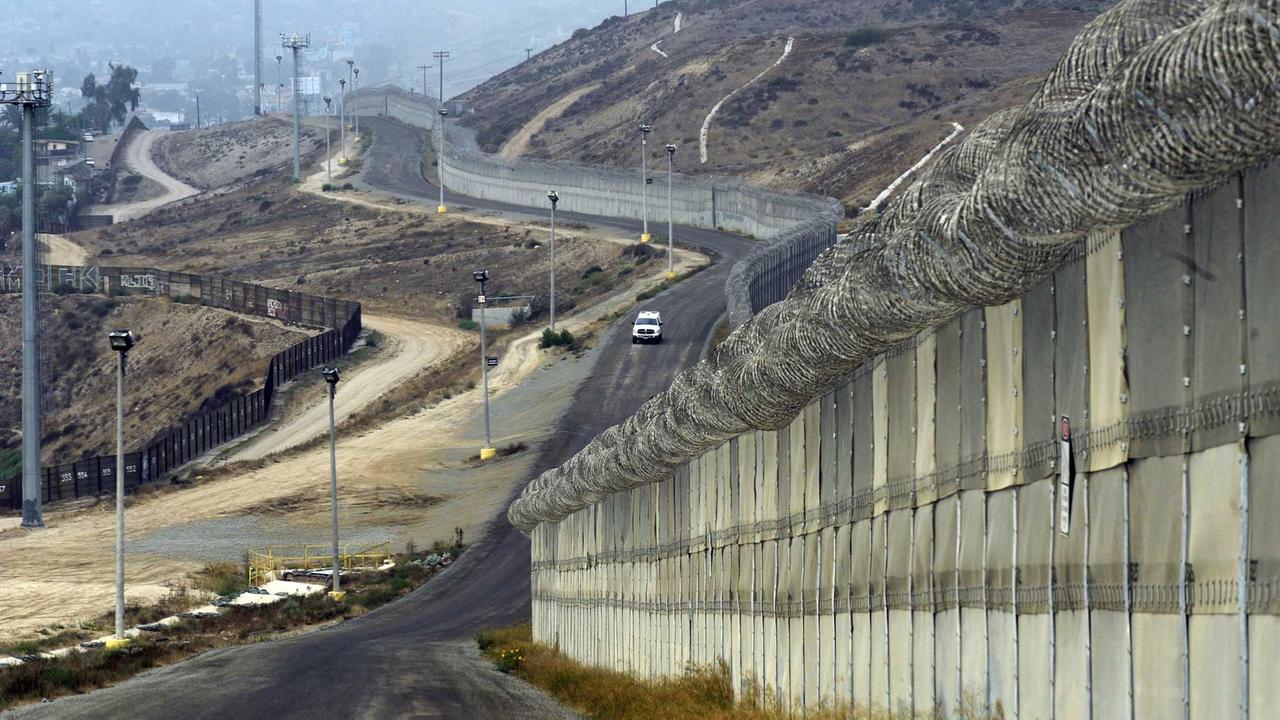US-Grenzfahnder an der Grenze zwischen den USA und Mexiko - die Staatlichkeit in den USA funktioniere nicht, sagt Julian Nida-Rümelin.