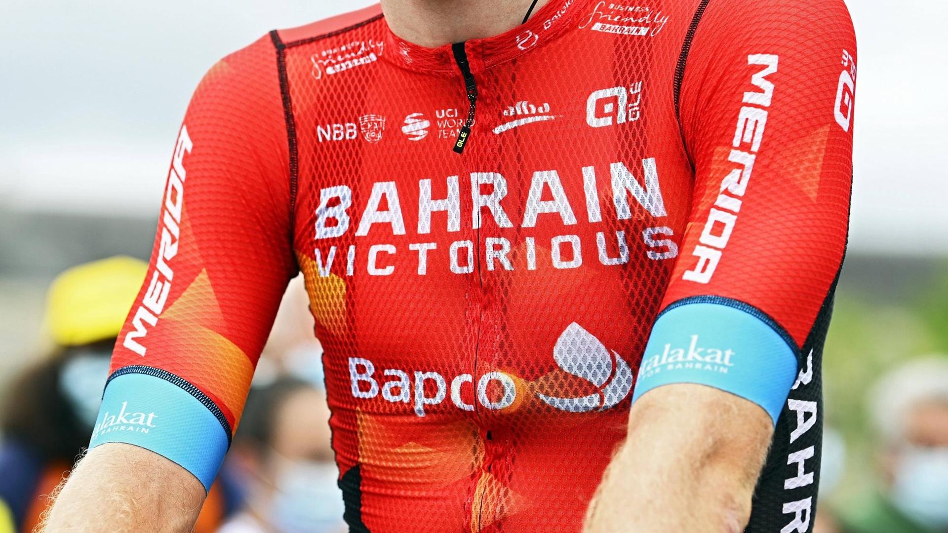 LUZ ARDIDEN, FRANCE - JULY 15 : BAHRAIN VICTORIOUS shirt during stage 18 of the 108th edition of the 2021 Tour de France cycling race, a stage of 129,7 kms between Pau and Luz Ardiden. on July 15, 2021 in Luz Ardiden, France, 15/07/2021 CYCLISME : 108e edition Tour de France 2021 - Etape 18 - Pau a Luz Ardiden - 15/07/2021 PhotoNews/Panoramic PUBLICATIONxINxGERxSUIxAUTxHUNxONLY LUZ ARDIDEN, FRANCE - JULY 15 : BAHRAIN VICTORIOUS shirt during stage 18 of the 108th edition of the 2021 Tour de France cycling race, a stage of 129,7 kms between Pau and Luz Ardiden. on July 15, 2021 in Luz Ardiden, France, 15/07/2021 CYCLISME : 108e edition Tour de France 2021 - Etape 18 - Pau a Luz Ardiden - 15/07/2021 PhotoNews/Panoramic PUBLICATIONxINxGERxSUIxAUTxHUNxONLY