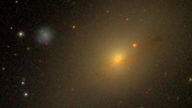 Die linsenförmige Galaxie NGC 2911 auf einer Aufnahme des Sloan Survey Die linsenförmige Galaxie NGC 2911 auf einer Aufnahme des Sloan Survey