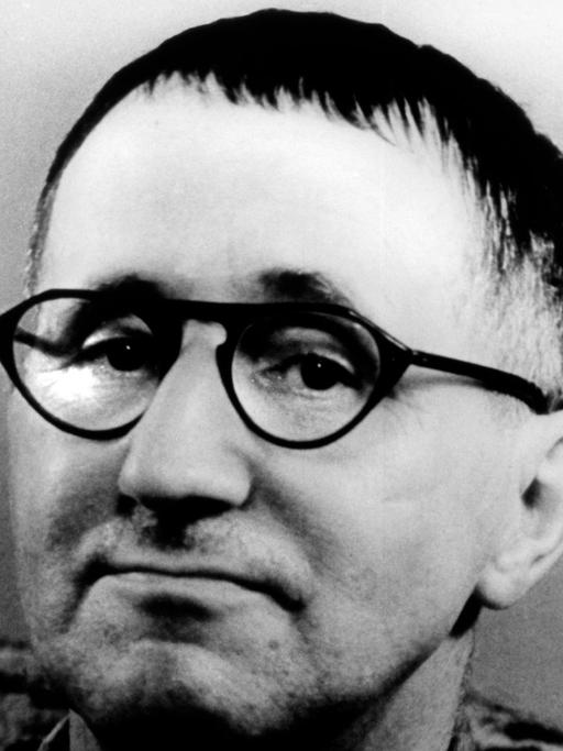 Porträt des Schriftstellers Bertolt Brecht von 1956.
