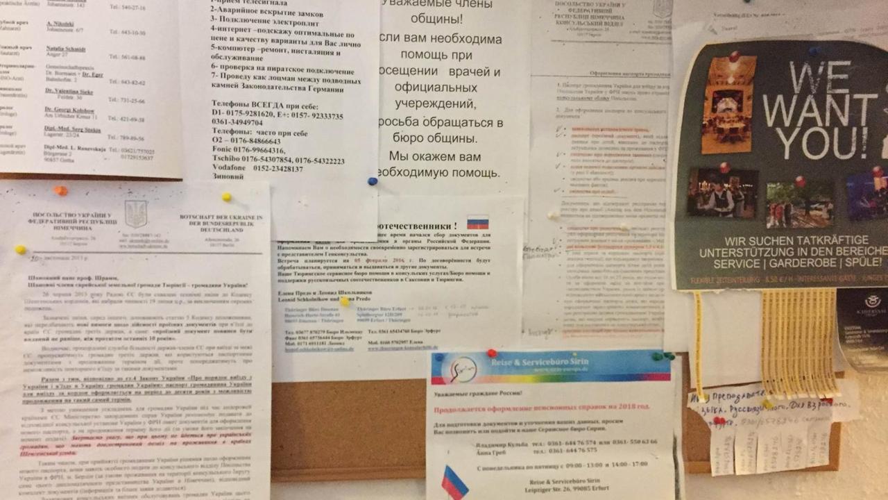 Aushänge im Gemeindezentrum auf Russisch Aushänge im Gemeindezentrum auf Russisch