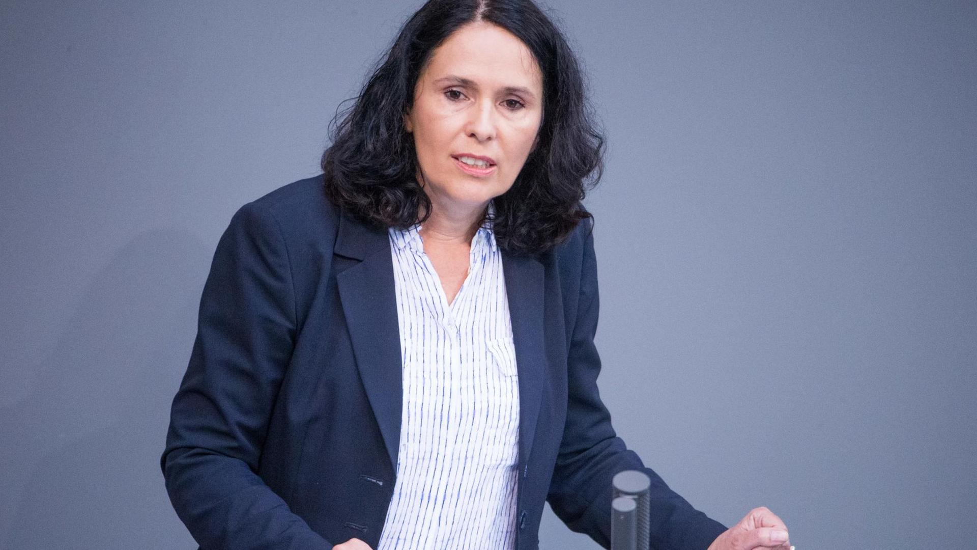 Elisabeth Winkelmeier-Becker (CDU) spricht am 02.06.2016 in Berlin. Elisabeth Winkelmeier-Becker (CDU) spricht am 02.06.2016 in Berlin.