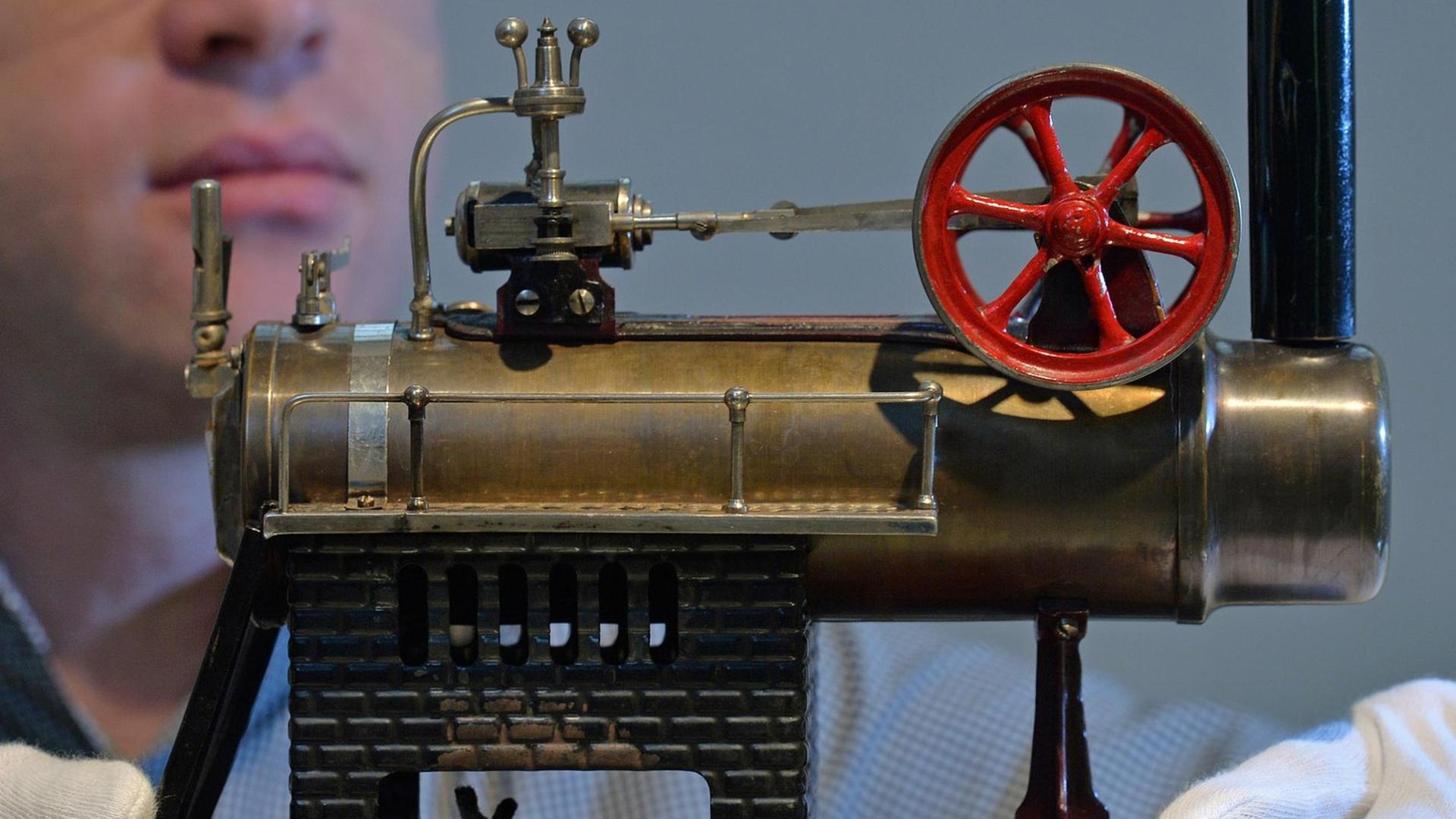 Modell einer historischen Dampfmaschine Modell einer historischen Dampfmaschine