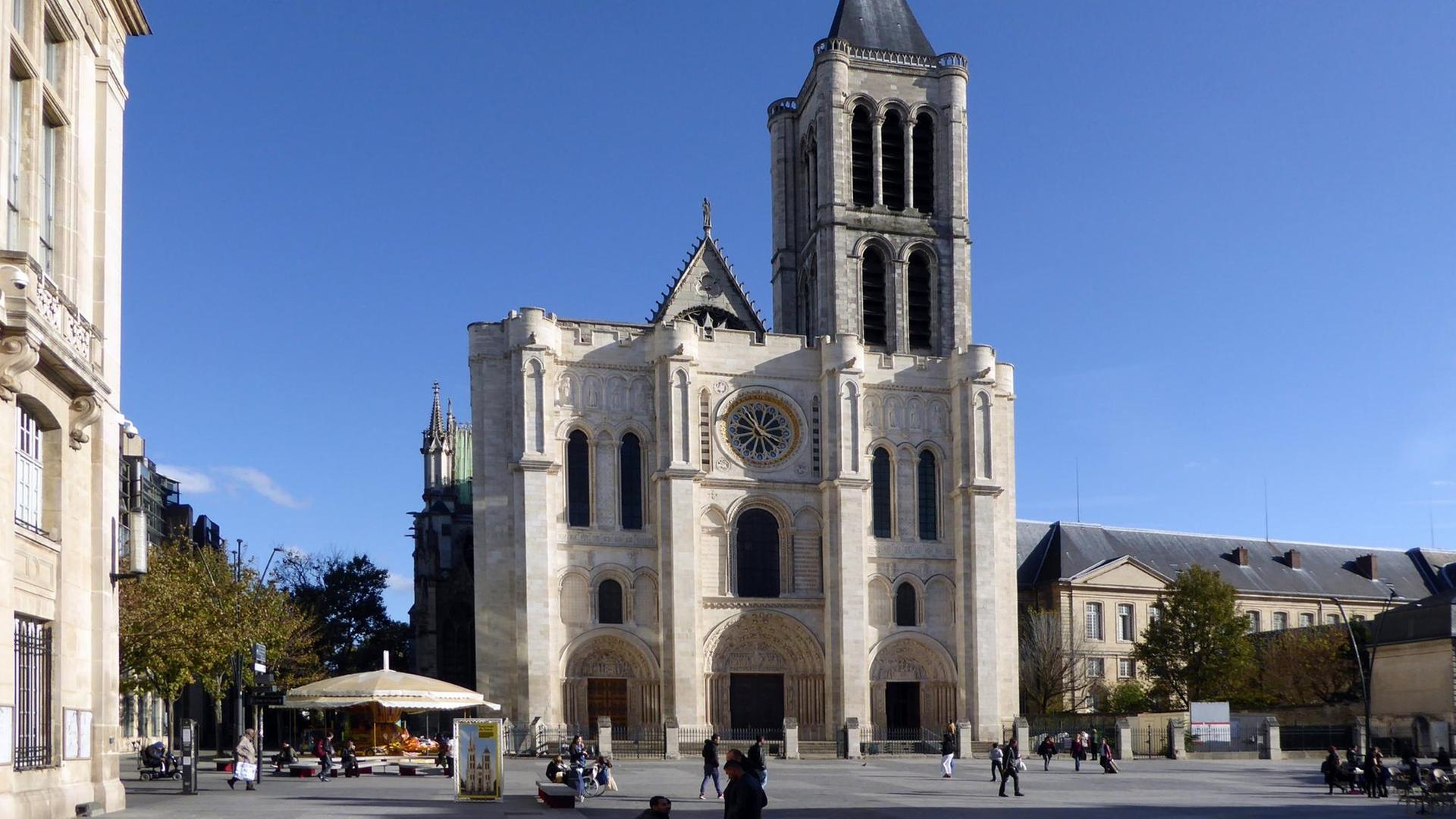 Die Kathedrale von Saint-Denis - noch mit nur einem Turm. Die Kathedrale von Saint-Denis - noch mit nur einem Turm.
