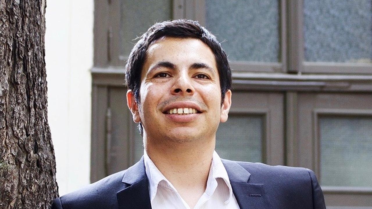 Ein Porträt von Robert Chatterjee, Publizist und stellvertretende Chefredakteur des Magazins "Zenith" Ein Porträt von Robert Chatterjee, Publizist und stellvertretende Chefredakteur des Magazins "Zenith"