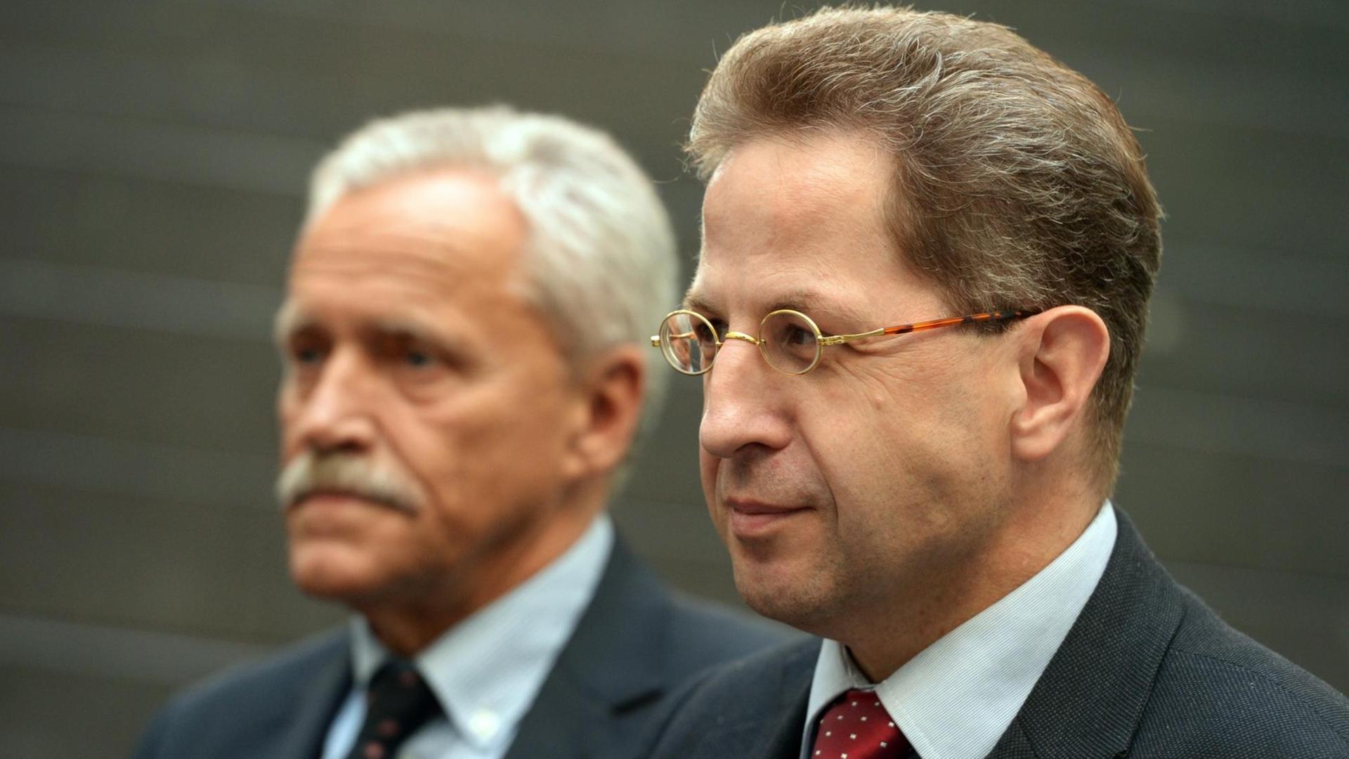 erfassungsschutz-Präsident Hans-Georg Maaßen (rechts) und sein Vorgänger Heinz Fromm erfassungsschutz-Präsident Hans-Georg Maaßen (rechts) und sein Vorgänger Heinz Fromm