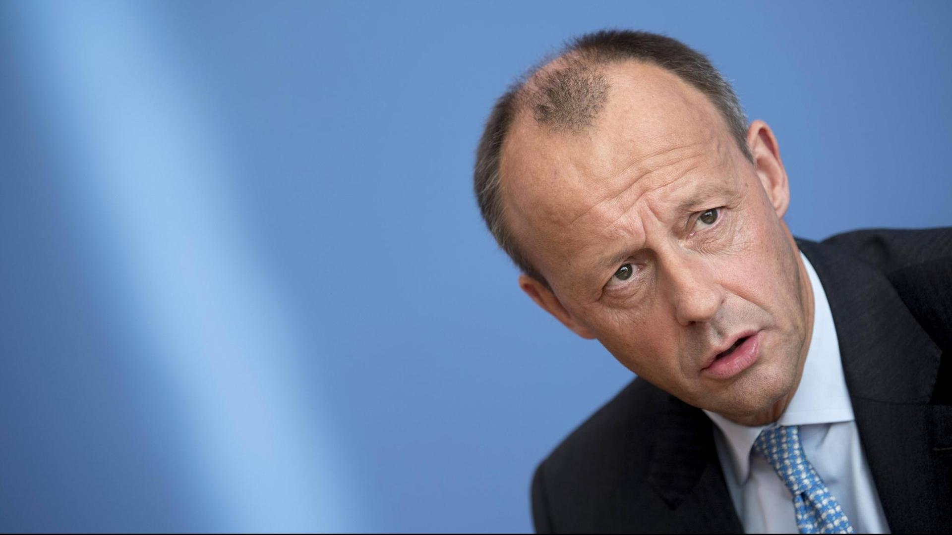 Friedrich Merz, unterlag Annegret Kramp-Karrenbauer in der Wahl um den CDU-Vorsitz. Friedrich Merz, unterlag Annegret Kramp-Karrenbauer in der Wahl um den CDU-Vorsitz.
