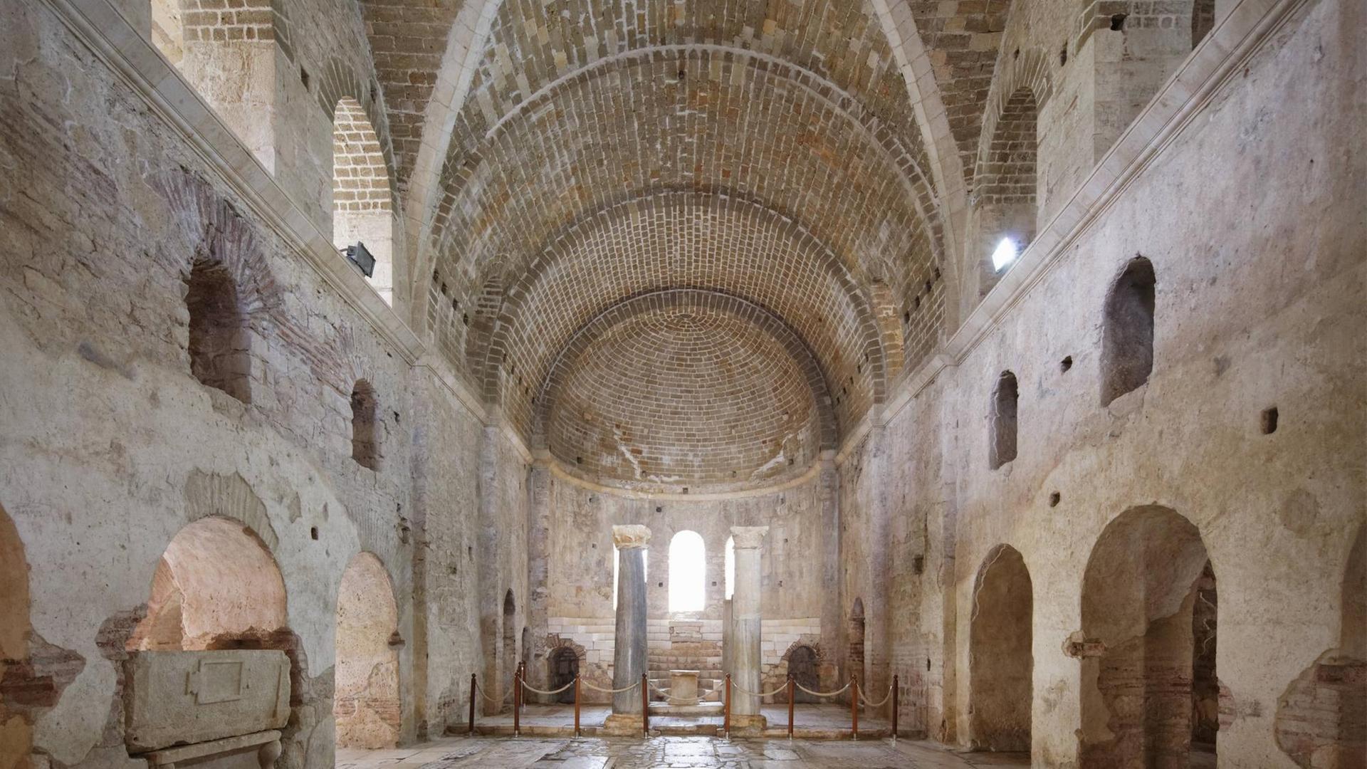 Innenansicht der Nikolauskirche von Demre Innenansicht der Nikolauskirche von Demre