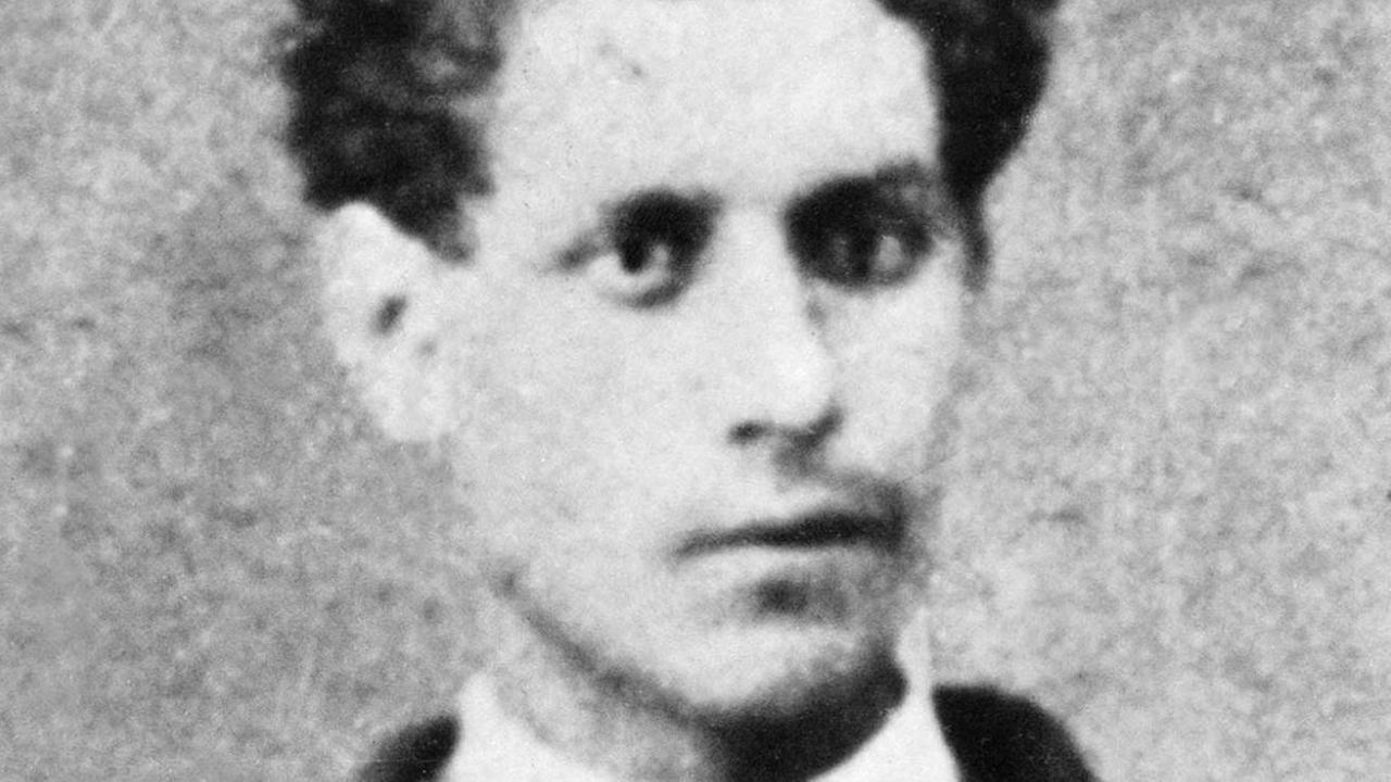 Undatiertes Porträt des französischen Dichters Isidore Lucien Ducasse, besser bekannt unter dem Namen Comte de Lautreamont. Er wurde am 4. April 1846 in Montevideo geboren und starb am 24. November 1870 in Paris. Einzelheiten über Lautreamonts Leben sind weitgehend unbekannt, seit 1867 lebte er offenbar in Paris. Sein zur zeit in der nachfolge der schwarzen Romantik und des Symbolismus stehendes, in sechs Gesänge gegliedertes Prosagedicht "Die Gesänge des Maldoror" (1874), das alle literarischen Konventionen sprengt, wurde von deen Surrealisten entdeckt und übte einen bedeutenden Einfluss auf die Lyrik der Moderne aus. | Undatiertes Porträt des französischen Dichters Isidore Lucien Ducasse, besser bekannt unter dem Namen Comte de Lautreamont. Er wurde am 4. April 1846 in Montevideo geboren und starb am 24. November 1870 in Paris. Einzelheiten über Lautreamonts Leben sind weitgehend unbekannt, seit 1867 lebte er offenbar in Paris. Sein zur zeit in der nachfolge der schwarzen Romantik und des Symbolismus stehendes, in sechs Gesänge gegliedertes Prosagedicht "Die Gesänge des Maldoror" (1874), das alle literarischen Konventionen sprengt, wurde von deen Surrealisten entdeckt und übte einen bedeutenden Einfluss auf die Lyrik der Moderne aus. |