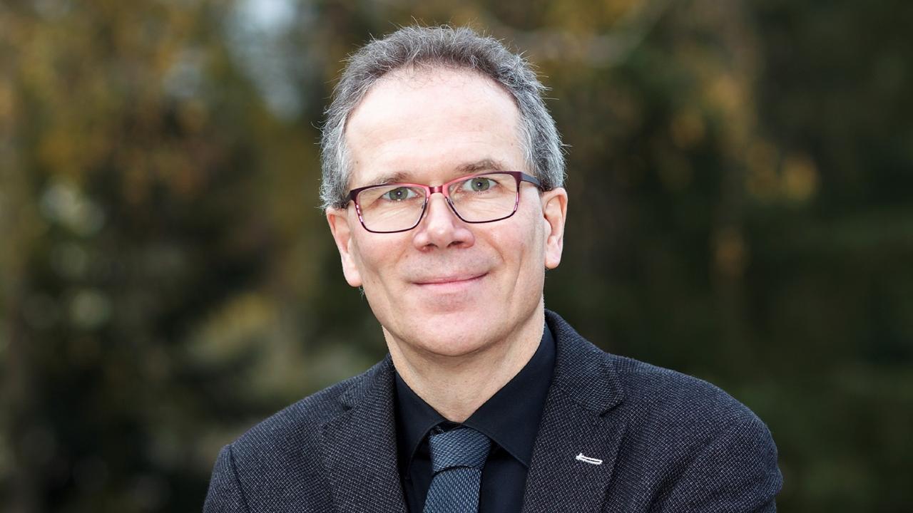 Der Theologe Kai Funkschmidt arbeitet in der Evangelischen Zentralstelle für Weltanschauungsfragen Der Theologe Kai Funkschmidt arbeitet in der Evangelischen Zentralstelle für Weltanschauungsfragen