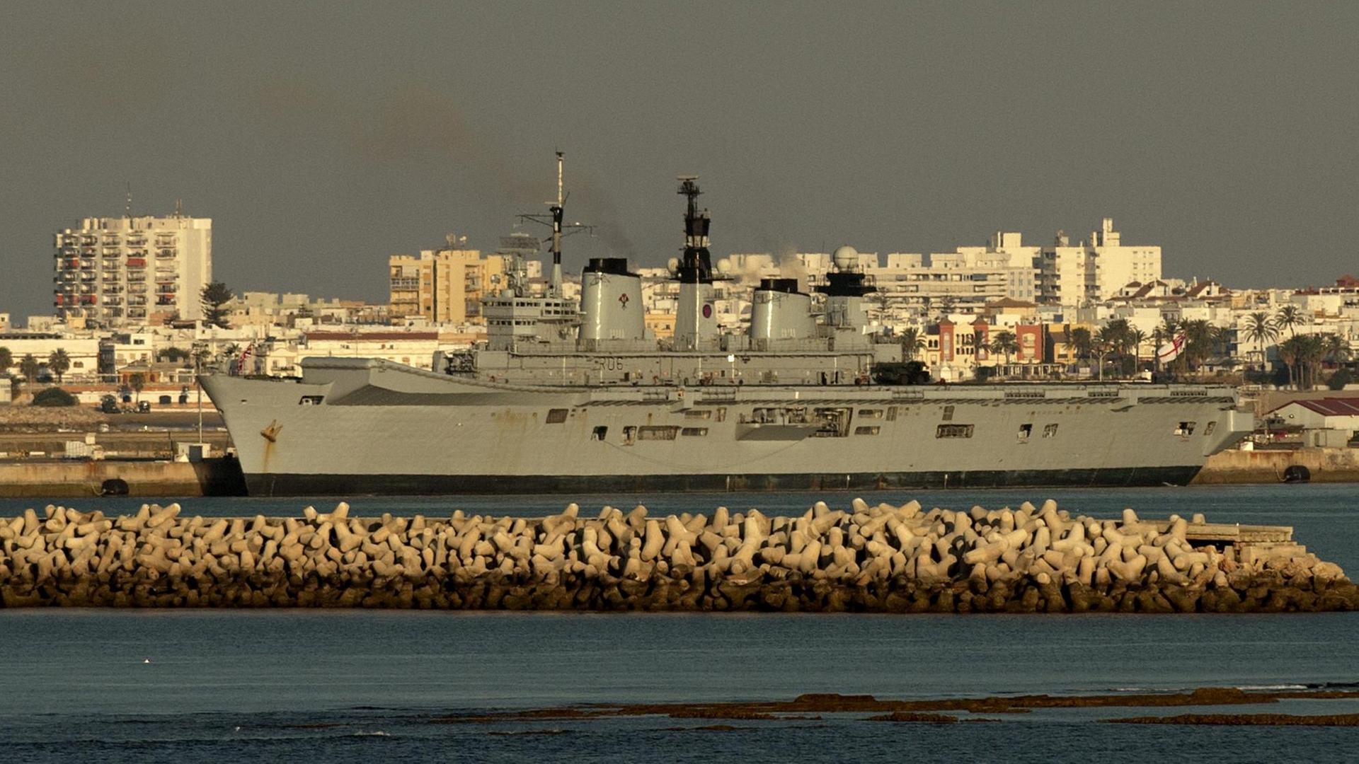 Base Naval de Rota, España, 18/08/2013 Operación Atalanta – España quiere más responsabilidad militar en la UE
