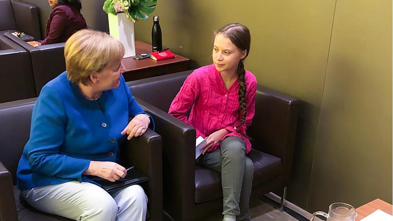 23.09.2019, USA, New York: Bundeskanzlerin Angela Merkel (CDU) trifft sich am Rande des UN-Klimagipfels mit der Klimaaktivistin Greta Thunberg. Bei dem UN-Klimagipfel sollen Dutzende Staats- und Regierungschefs neue Pläne gegen die Klimakrise vorstellen. 23.09.2019, USA, New York: Bundeskanzlerin Angela Merkel (CDU) trifft sich am Rande des UN-Klimagipfels mit der Klimaaktivistin Greta Thunberg. Bei dem UN-Klimagipfel sollen Dutzende Staats- und Regierungschefs neue Pläne gegen die Klimakrise vorstellen.