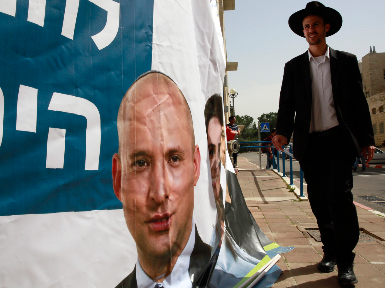 Wahlplakat von Naftali Bennett, Vorsitzender der Partei HaBajit haJehudi Wahlplakat von Naftali Bennett, Vorsitzender der Partei HaBajit haJehudi