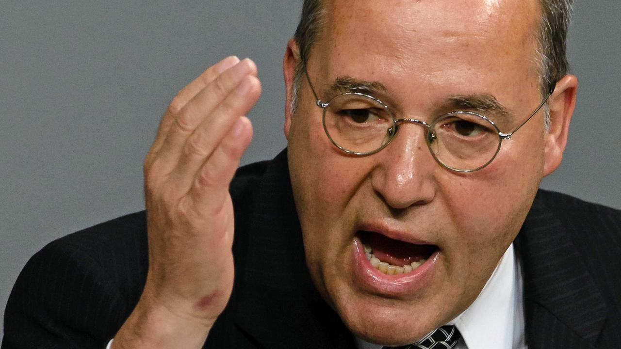 Gregor Gysis Akte beim Verfassungsschutz muss gelöscht werden Gregor Gysis Akte beim Verfassungsschutz muss gelöscht werden
