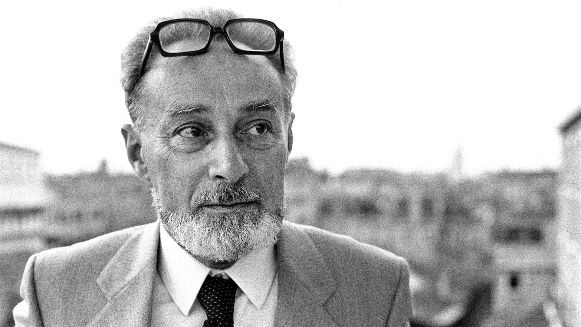 Der italienische Schriftsteller Primo Levi in den 80ern. Der italienische Schriftsteller Primo Levi in den 80ern.
