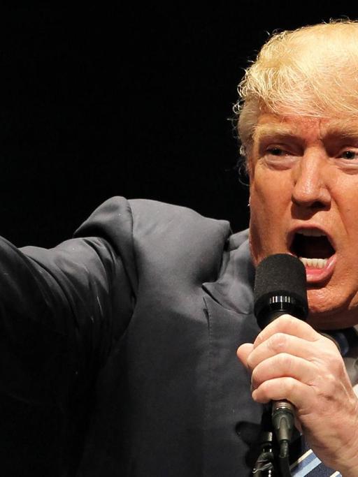 Donald Trump bei einer Wahlkampfveranstaltung im Peabody Opera House in St. Louis am 11. März 2016
