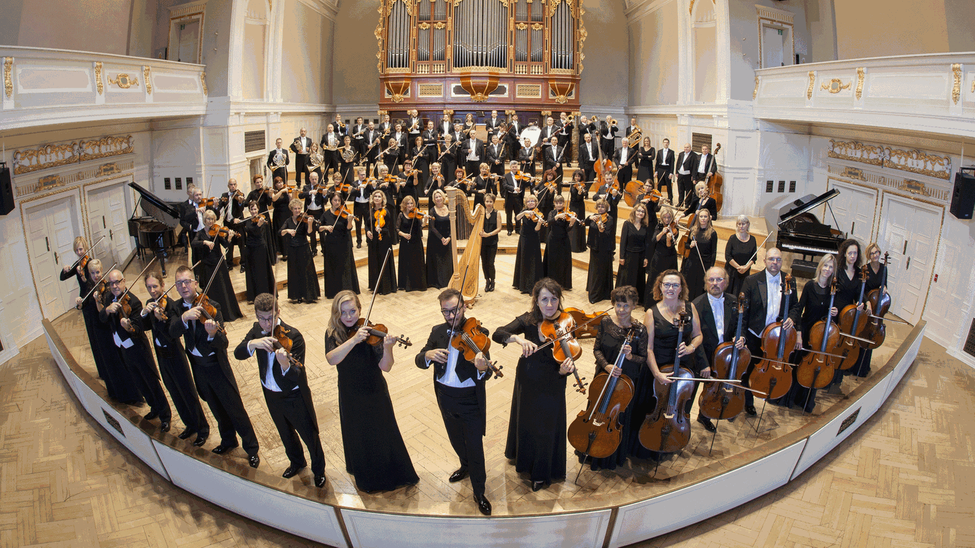 Die Philharmonie Poznań/Filharmonia Poznańska in der Aula der Adam- Mickiewicz-Universität Poznań Die Philharmonie Poznań/Filharmonia Poznańska in der Aula der Adam- Mickiewicz-Universität Poznań