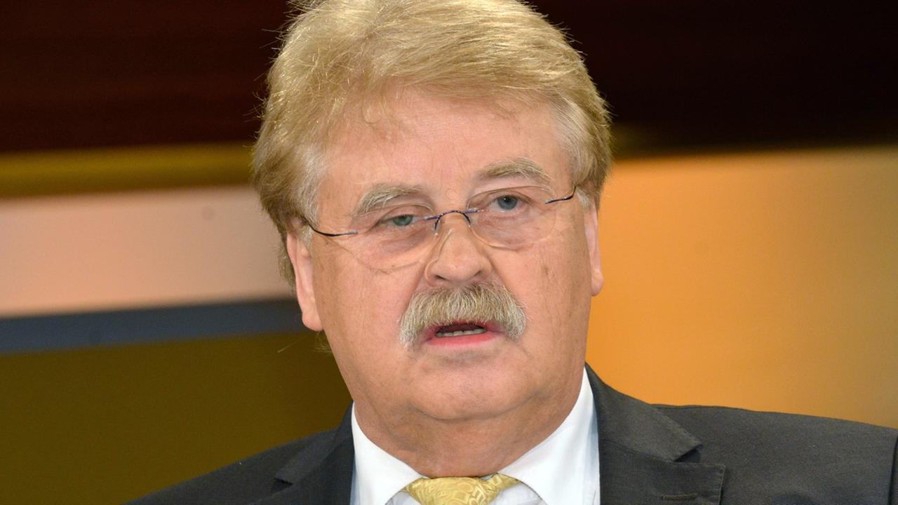 Elmar Brok während der ARD-Sendung "Anne Will" am 8.7.15 zum Thema Griechenland Elmar Brok während der ARD-Sendung "Anne Will" am 8.7.15 zum Thema Griechenland