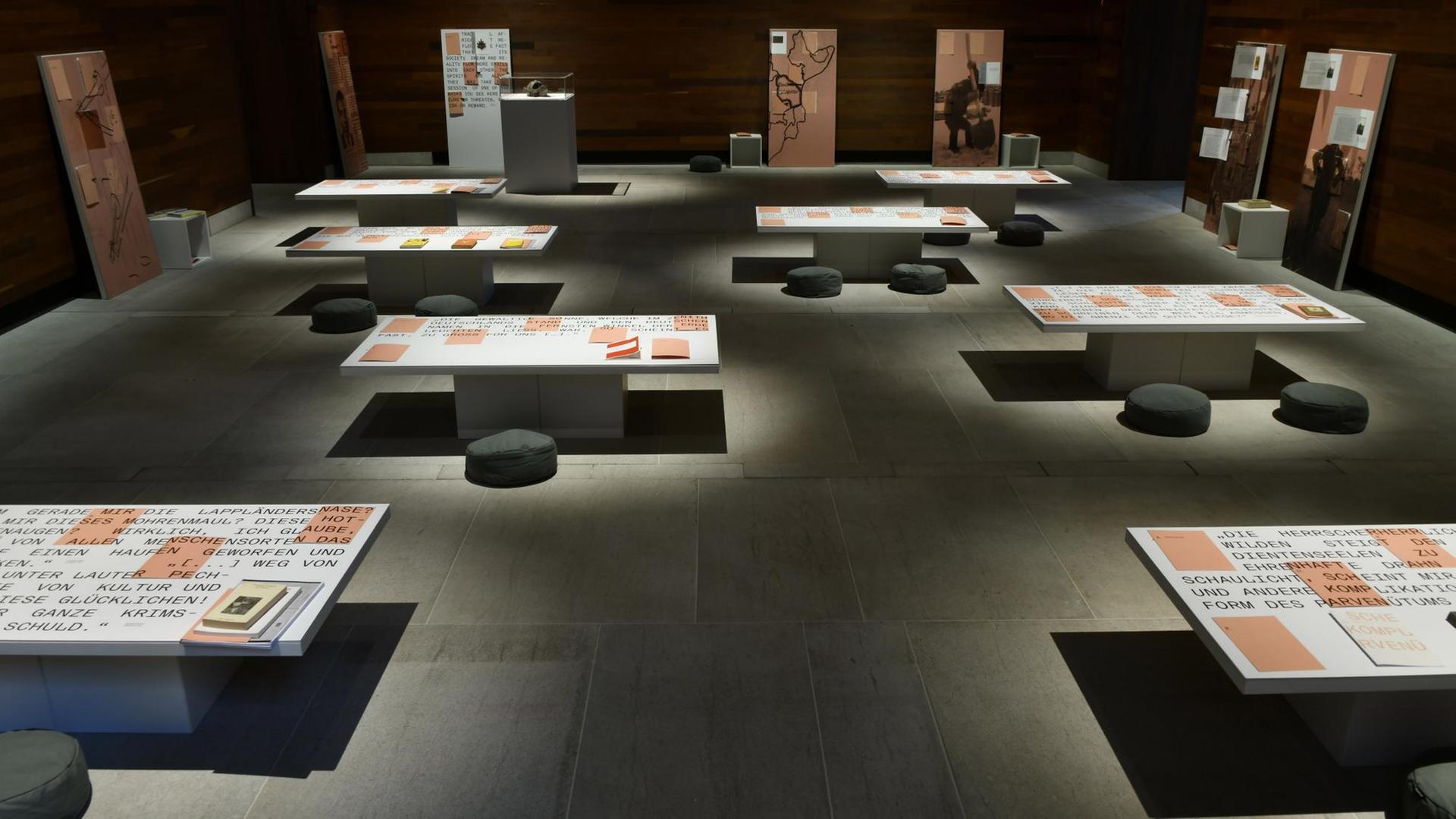 Ausstellungsansicht von "Narrating Africa". Ausstellungsansicht von "Narrating Africa".