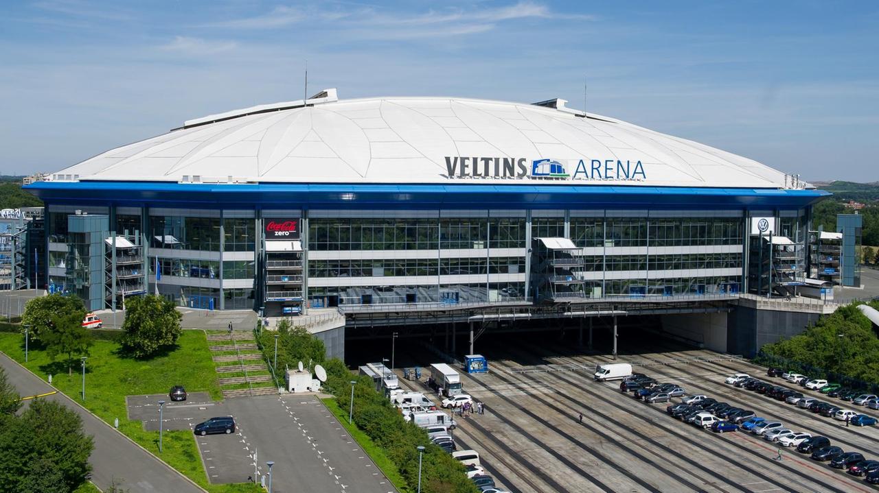 Die Veltins-Arena in Gelsenkirchen. Die Veltins-Arena in Gelsenkirchen.