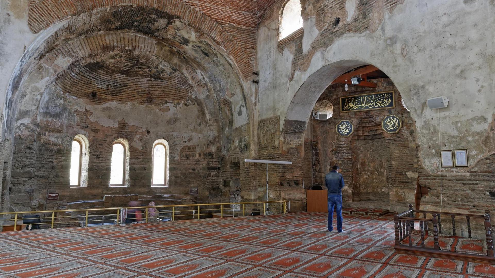 Kirche, Moschee, Museum - und jetzt wieder Moschee: Die Einwohner von Iznik fühlen sich überrumpelt. Kirche, Moschee, Museum - und jetzt wieder Moschee: Die Einwohner von Iznik fühlen sich überrumpelt.