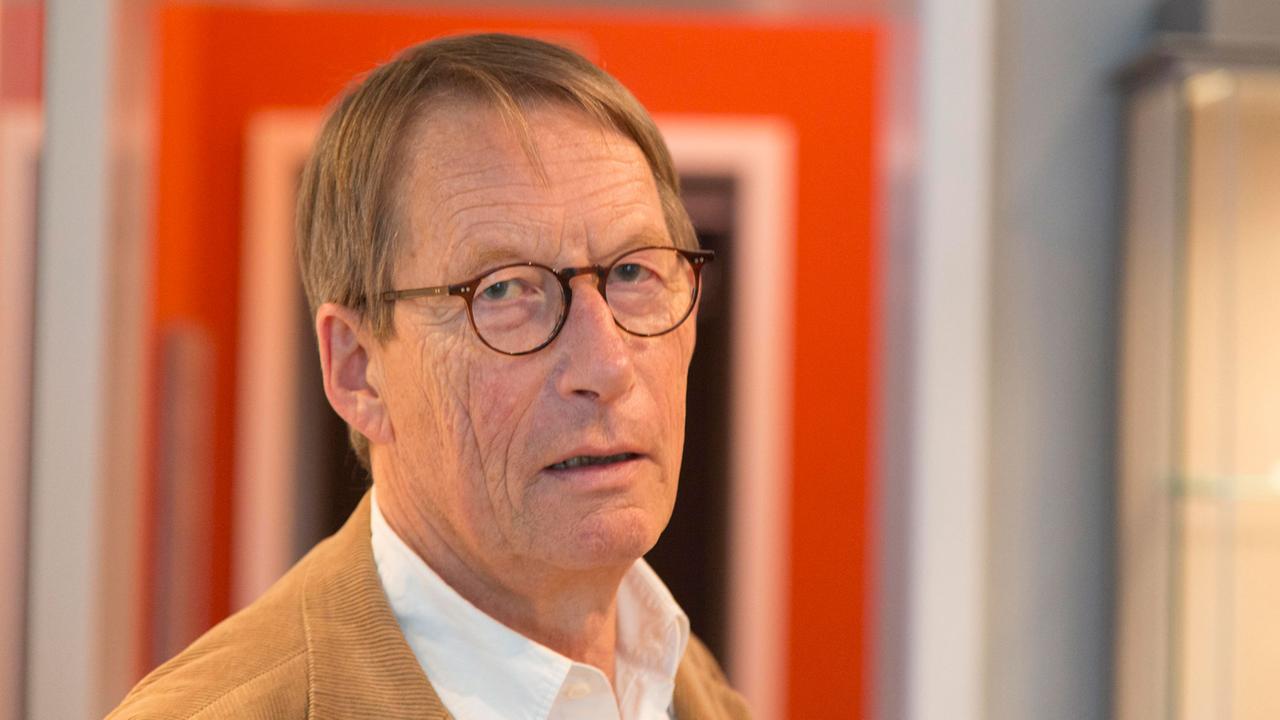 Der Schriftsteller Friedrich Christian (F.C.) Delius auf einer Lesung in Bielefeld am 27.9.2013 Der Schriftsteller Friedrich Christian (F.C.) Delius auf einer Lesung in Bielefeld am 27.9.2013