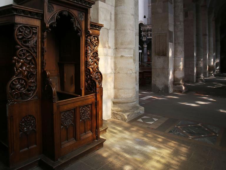 Beichtstuhl in der Kirche St. Maria im Kapitol in Köln