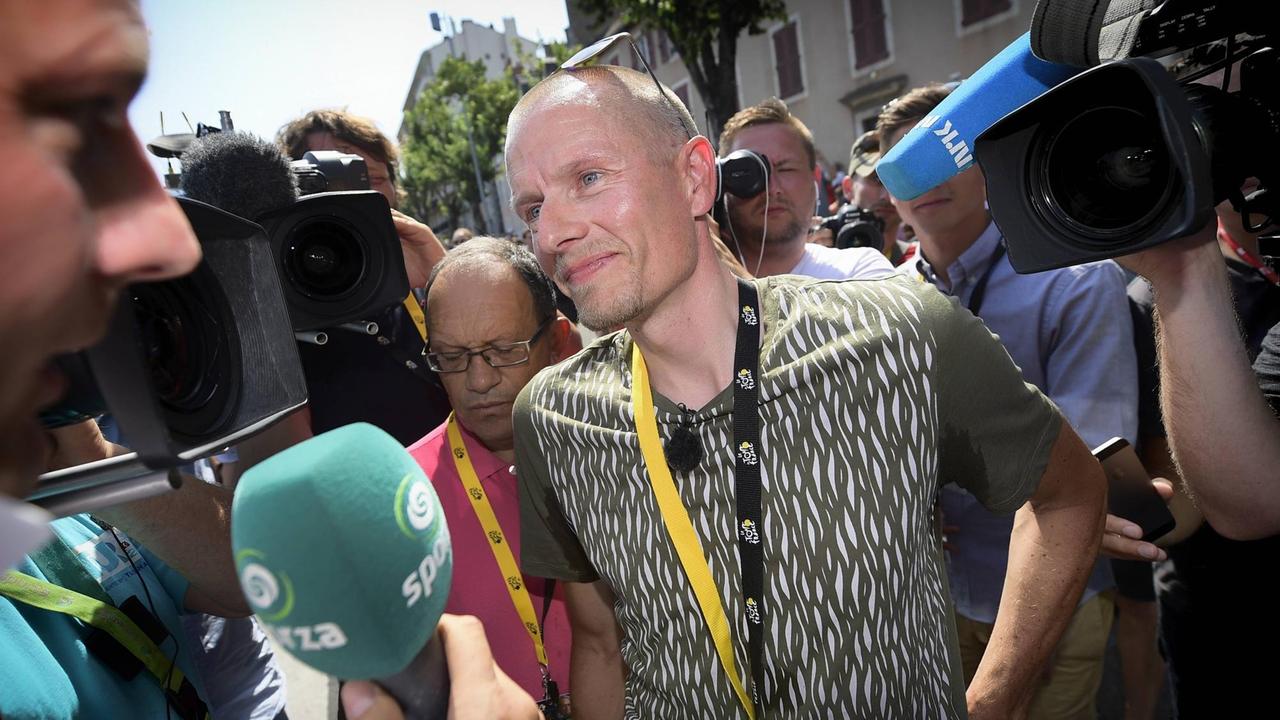 - RODEZ, FRANCE: Former Danisch cyclist Michael Rasmussen pictured before the start of stage 14 of the 2015 edition of the Tour de France cycling race, 178,5 km from Rodez to Mende, France, Saturday 18 July 2015. This year s Tour de France is taking place from 4 to 26 July. YORICKxJANSENS PUBLICATIONxINxGERxSUIxAUTxONLY x82981304x - RODEZ, FRANCE: Former Danisch cyclist Michael Rasmussen pictured before the start of stage 14 of the 2015 edition of the Tour de France cycling race, 178,5 km from Rodez to Mende, France, Saturday 18 July 2015. This year s Tour de France is taking place from 4 to 26 July. YORICKxJANSENS PUBLICATIONxINxGERxSUIxAUTxONLY x82981304x