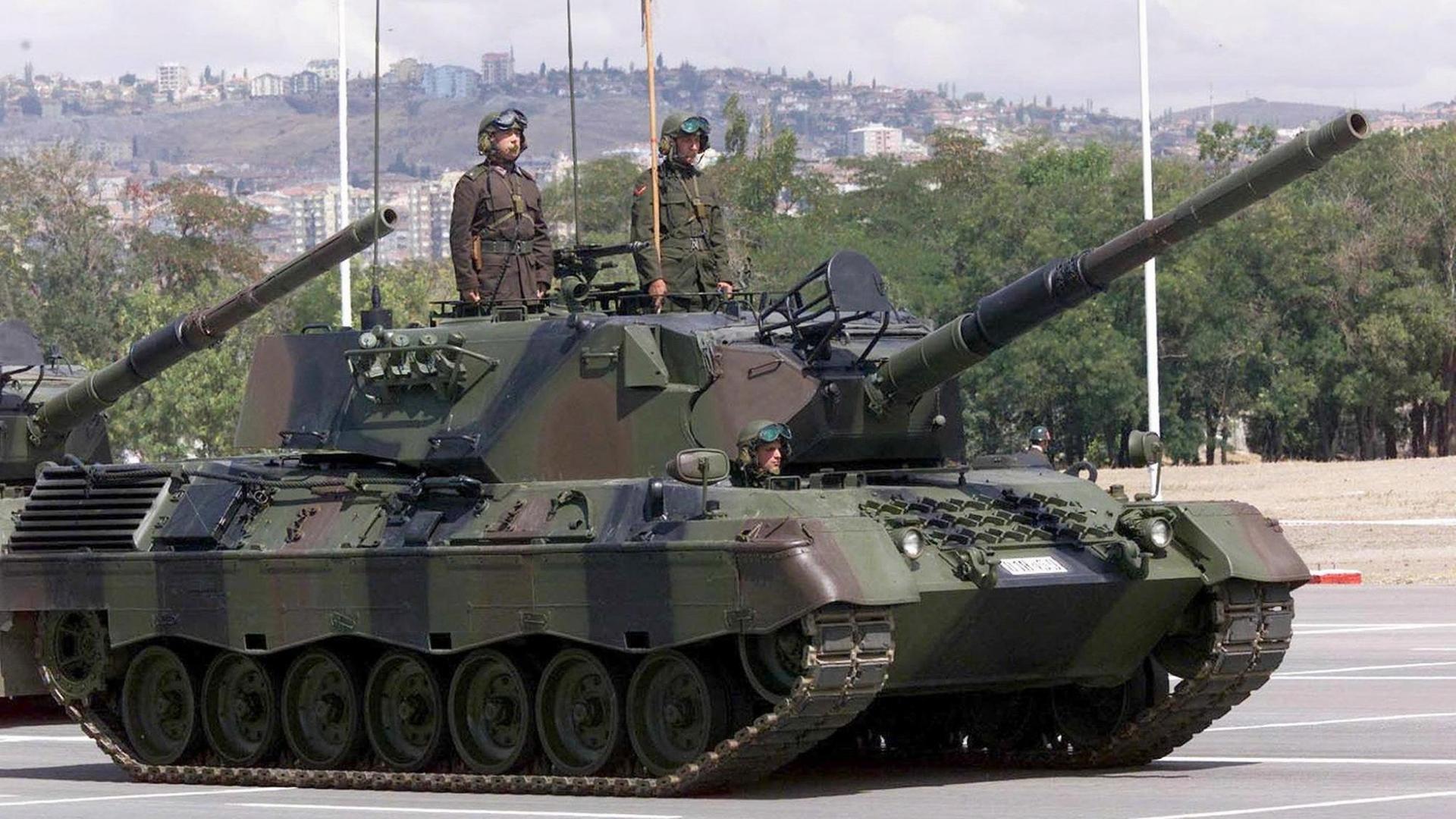 Ein in Deutschland hergestellter Panzer vom Typ Leopard der türkischen Armee (Symbolbild) Ein in Deutschland hergestellter Panzer vom Typ Leopard der türkischen Armee (Symbolbild)