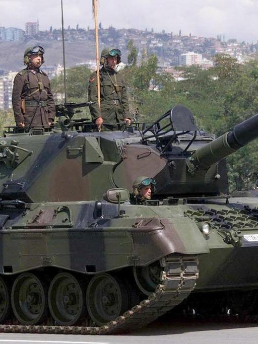 Ein in Deutschland hergestellter Panzer vom Typ Leopard der türkischen Armee (Symbolbild)