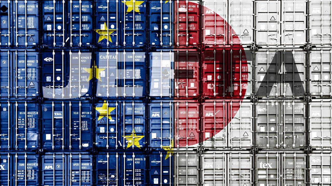 Gestapelte Container mit den Fahnen von EU und Japan. Gestapelte Container mit den Fahnen von EU und Japan.
