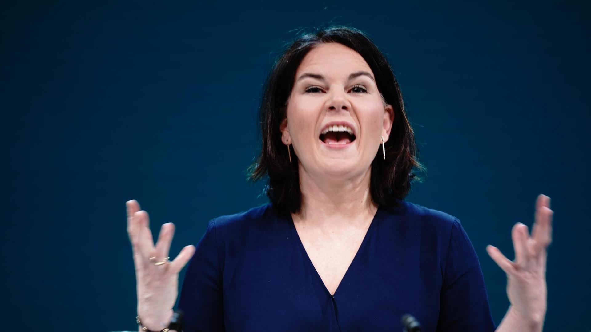 Die Grünen-Vorsitzende Annalena Baerbock soll ihre Partei als Kanzlerkandidatin in die Bundestagswahl führen Die Grünen-Vorsitzende Annalena Baerbock soll ihre Partei als Kanzlerkandidatin in die Bundestagswahl führen