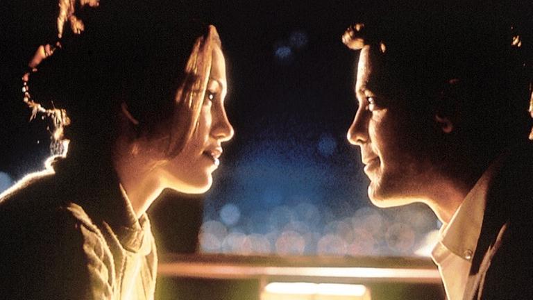 Die Schauspielerin Jennifer Lopez und der Schauspieler George Clooney sind in einer Filmszene von Out of Sight zu sehen.